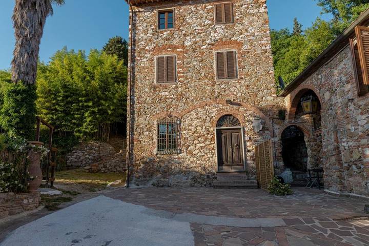 Location de vacances pour 19 personnes, avec vue et jardin à Vecchiano - 4