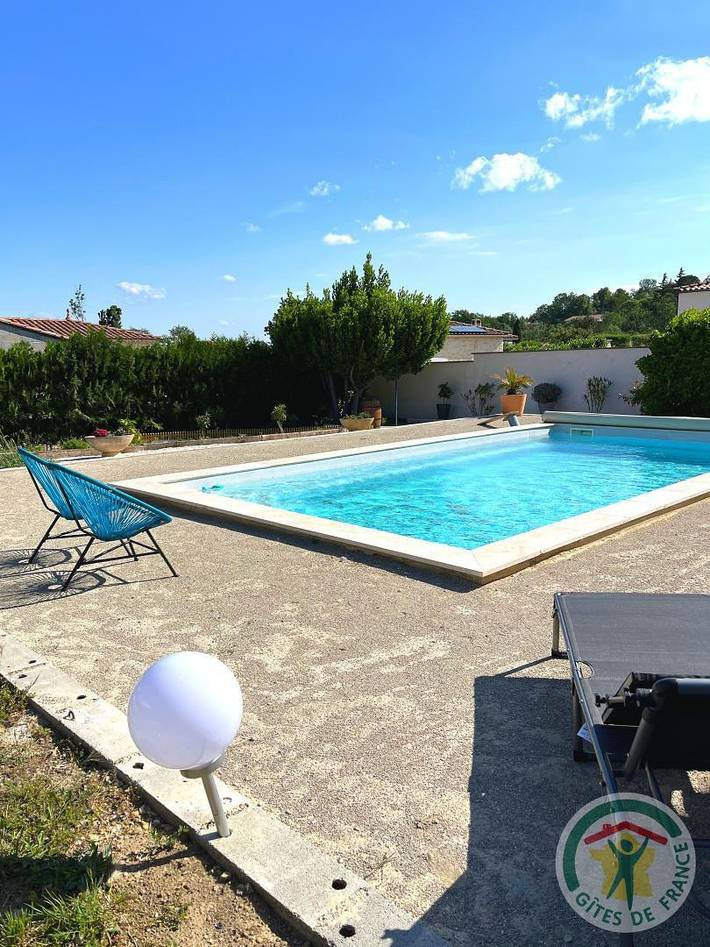 Gîte pour 2 personnes, avec terrasse ainsi que jardin et piscine dans le Gard