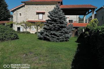 Gîte pour 6 personnes, avec jardin et terrasse, animaux acceptés à Crampagna