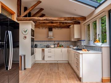 Glamping for 6 People in Kingham, The Cotswolds, Photo 3