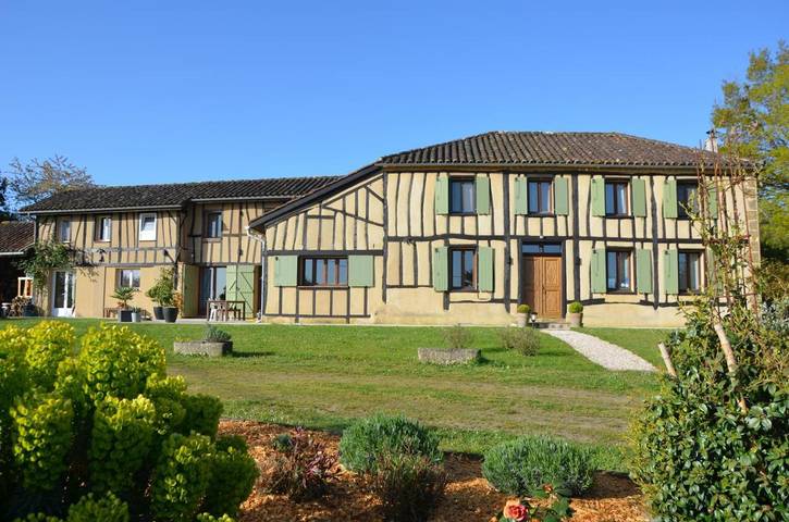 Location de vacances pour 2 personnes, avec Terrasse ainsi que Jardin et Vue à Arblade-le-Haut