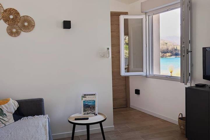 Gîte pour 2 personnes, avec terrasse à Charavines - 2