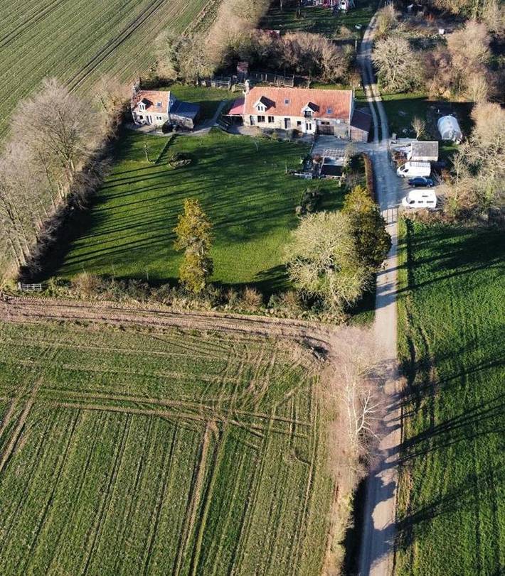 Location de vacances pour 2 personnes, avec jardin ainsi que vue et terrasse à Sourdeval - 3