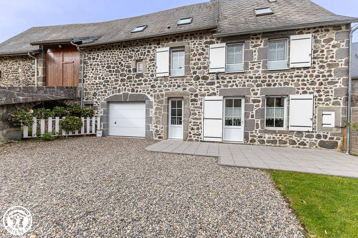 Maison de vacances pour 5 personnes, avec jardin dans Parc naturel régional des Volcans d'Auvergne