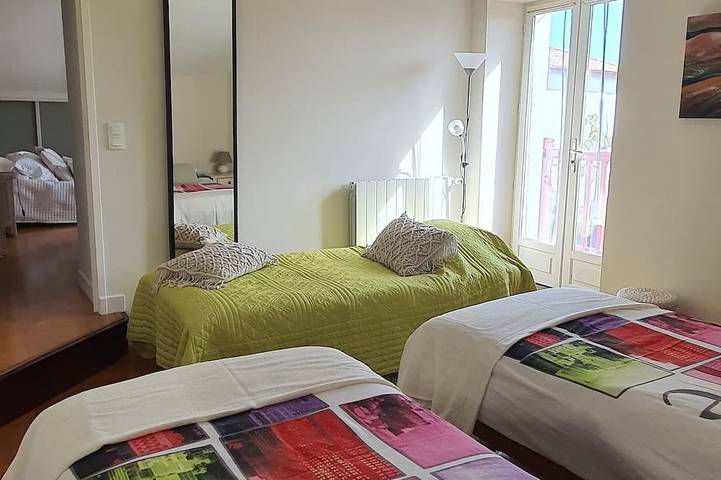 Location de vacances pour 6 personnes, avec jardin ainsi que terrasse et piscine à Bardos - 4