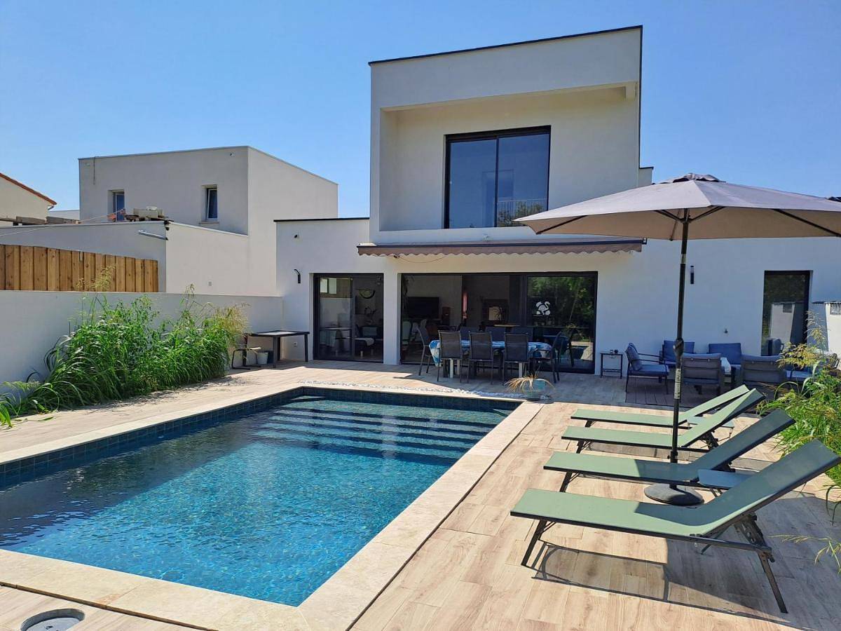 Appartement de vacances entier, Chambre chez l'habitant dans Villa d'architecte avec Piscine chauffée in Marsillargues, Côte méditerranéenne (France)