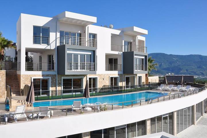 Ferienwohnung für 5 Personen, mit Balkon und Garten sowie Pool - 1