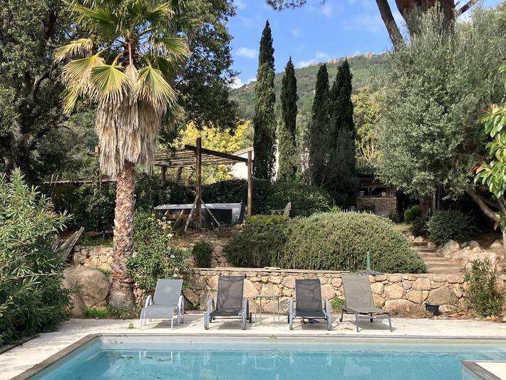 Gîte pour 6 personnes, avec jacuzzi et terrasse ainsi que piscine et jardin à Porto-Vecchio - 3