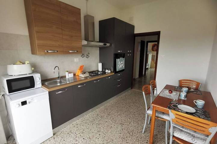 Ganze Wohnung, Geräumige moderne Wohnung, Balkon mit Bergblick, kostenloses Parken in Pescara, Pescara Provinz