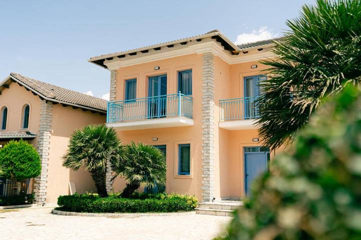 Gîte pour 5 personnes, avec piscine et jardin, animaux acceptés