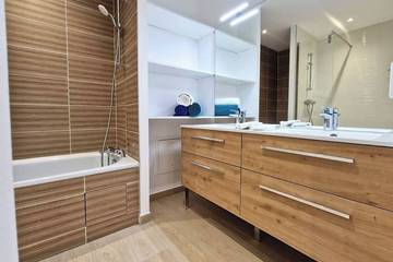 Appartement De Vacances pour 4 Personnes dans Puteaux, Hauts-de-Seine, Photo 4