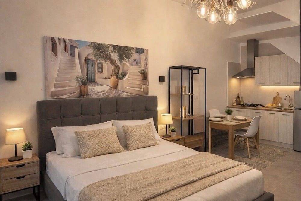 Entire apartment, Large studio apartment in the center and not far from the sea in Peschici, Peschici region