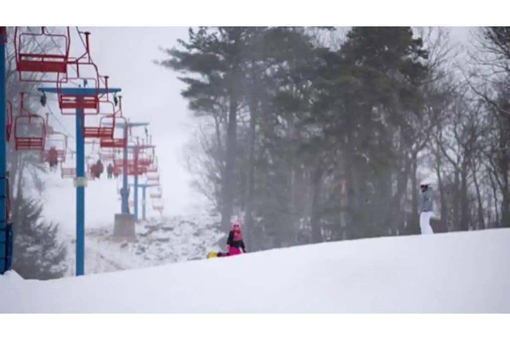 Pocono Mtn Lofthouse! 4Br Fireplace Firepit Gas Bbq 4Season Comm Pools Amenities in Saw Creek, Pike County