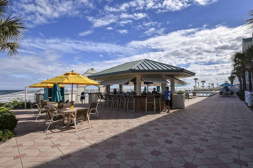 Ganze Wohnung, 🏖️Beautiful Ocean Views🏝️ Clean room with small balcony in Daytona Beach, Florida