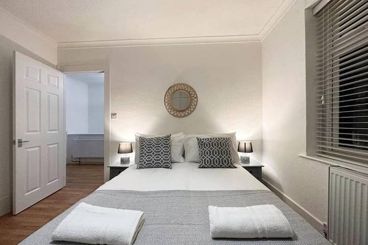 Holiday home for 6 people, with terrace and garden, with pets in Hounslow
