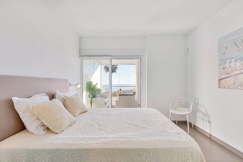 Entire apartment, Ocean and pool view 3-bedroom apt. in La Capellania, Benalmádena