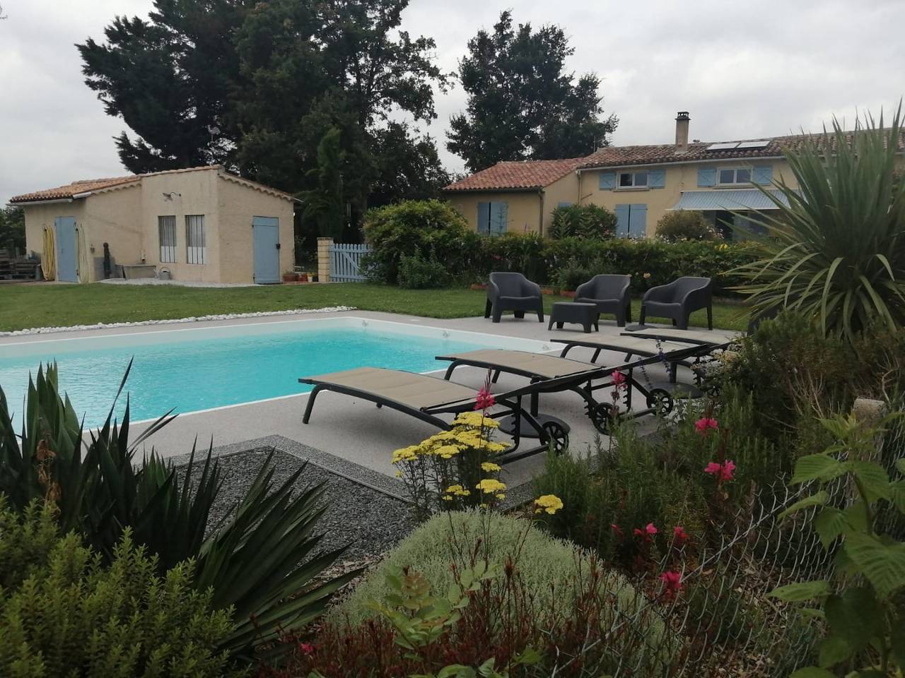 Chambres d’hôtes « La Petite Pergue » - Chambre bleue in Puylaurens, Région de Castres