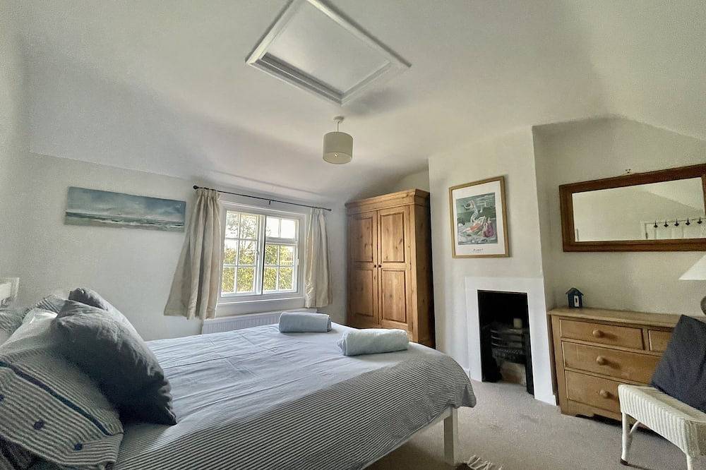 Charming Cosy Cottage, pretty large garden, 10-15 min walk to beach & Southwold in Southwold, Waveney District