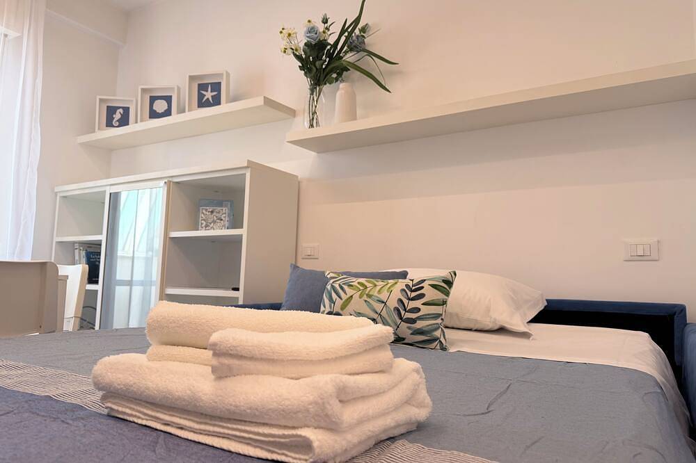 Appartement entier, Angolo Azzurro Holiday Home | Beach 500 m away, Wi-Fi, Free Parking ⭐ in Silvi Marina, Silvi