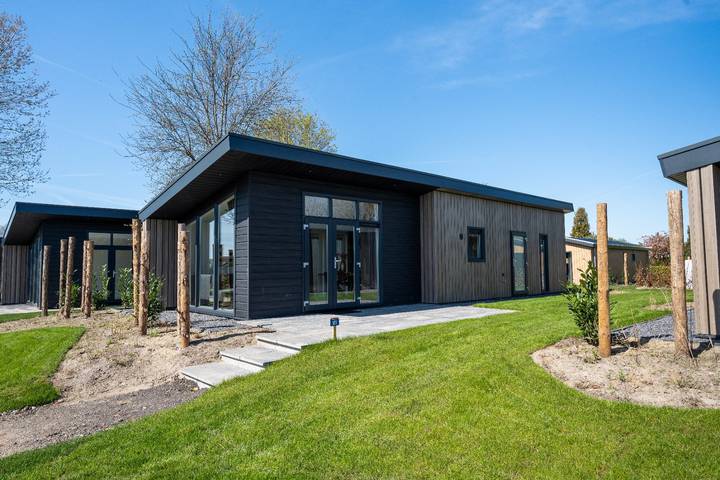 Cottage für 4 Personen, mit Balkon/Terrasse und Terrasse sowie Garten und Kinderpool in den Niederlande