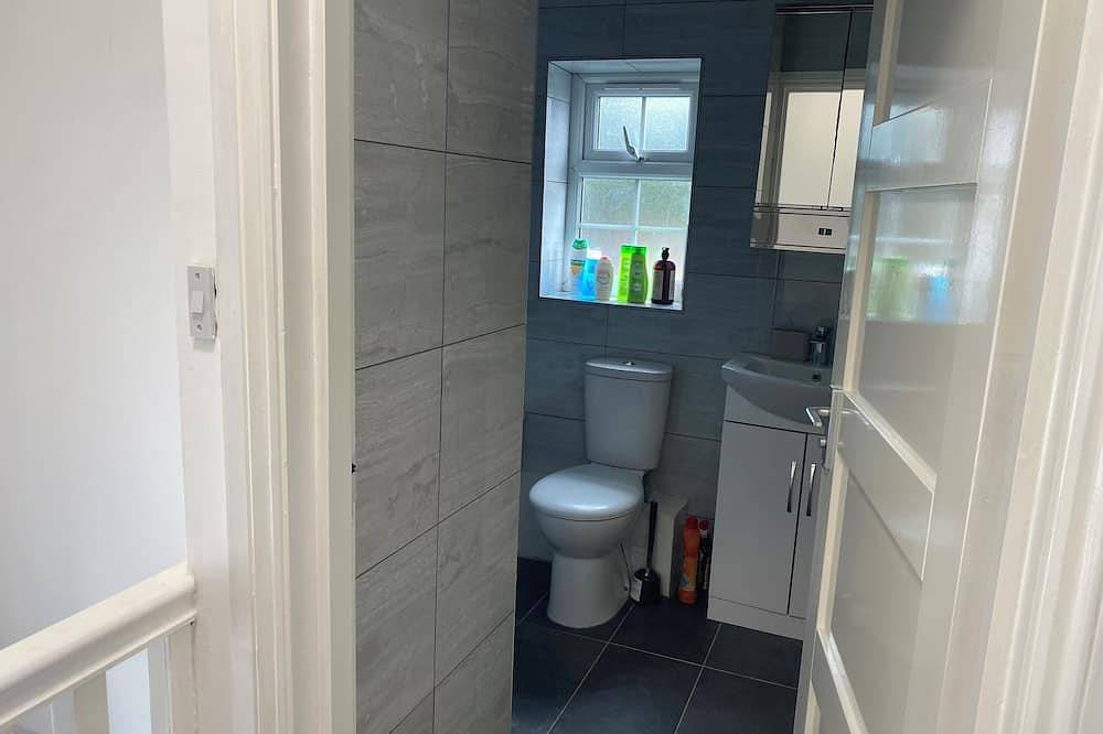 Entire apartment, Slough - Sleeps 3 - Petfriendly - Riverside - Bay in Slough, Berkshire