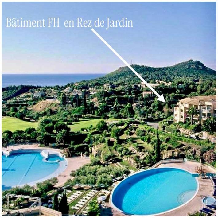 Gîte pour 4 personnes, avec piscine et bassin pour enfant ainsi que jardin et jacuzzi dans Golf De Cap Esterel - 2