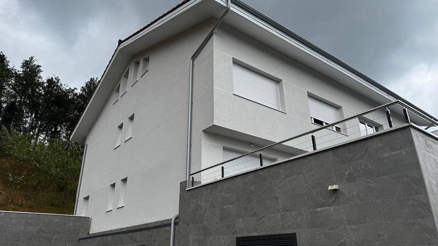 Location de vacances pour 8 personnes, avec Balcon et Terrasse ainsi que Jardin et Vue à Hernani