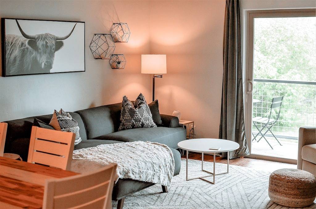 Ganze Wohnung, Chic downtown Wp condo; 5 mins to slopes 🎿; walk to drinks🍹& dining, hot tub in Maryvale, Fraser