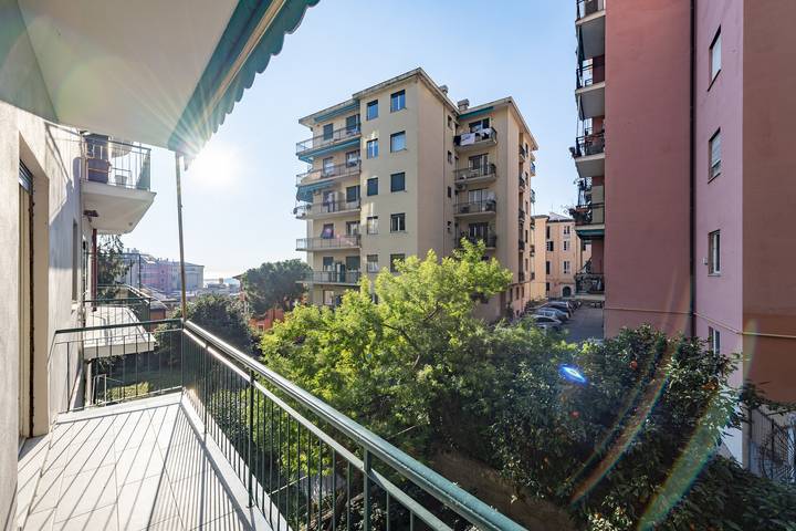 Gîte pour 8 personnes, avec balcon à Gênes - 2