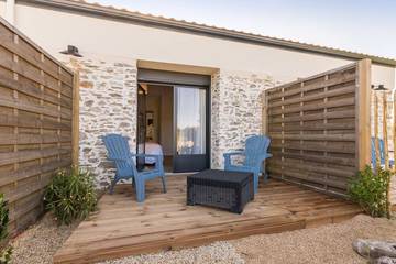 Gîte pour 2 personnes, avec terrasse et piscine à Port-Saint-Père