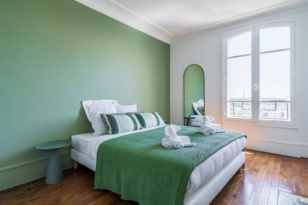 Entire apartment, Spacious apartment Effeil Tower view - Puteaux in Puteaux, Hauts-de-Seine
