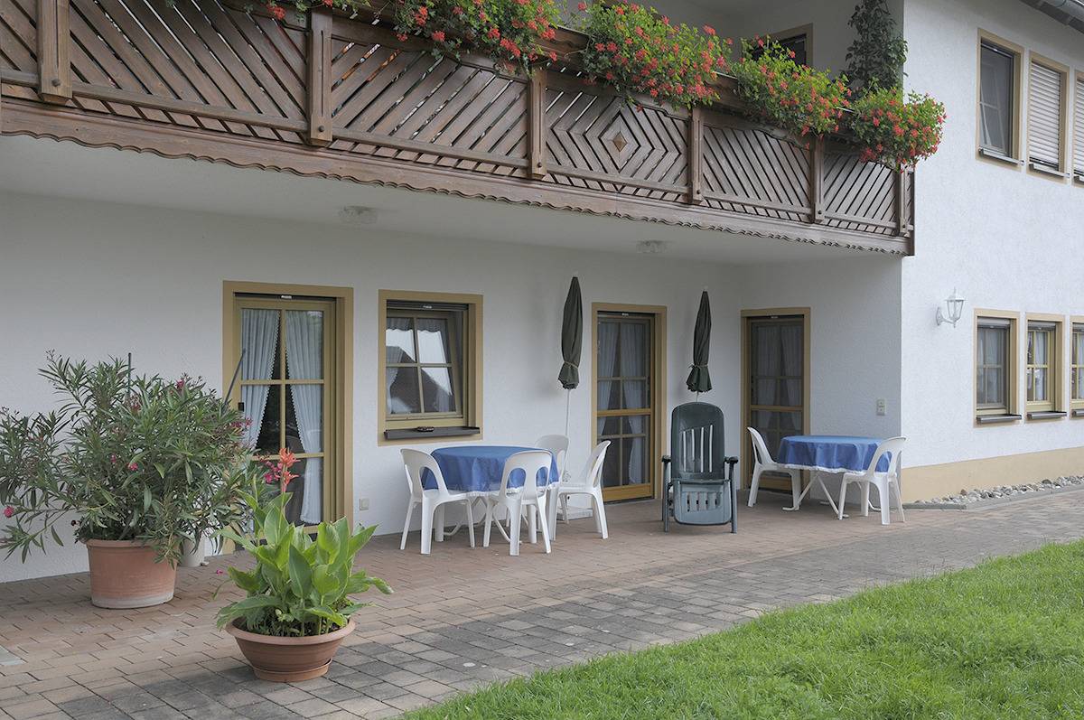 Ganze Wohnung, Ferienwohnungen Lehner - Ferienwohnung 2 (36qm) mit Garten und Terrasse in Mitteleschenbach, Romantische Straße