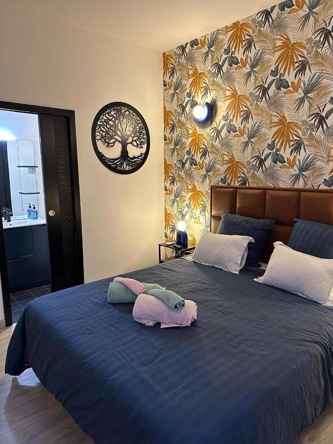 Location de vacances pour 2 personnes, avec Terrasse et Jardin ainsi que Piscine et Vue à Saint-Xandre - 3