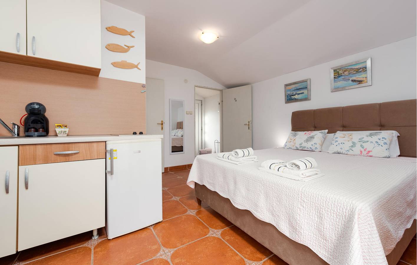 Ganze Ferienwohnung, Ferienwohnung für 2 Personen mit Terrasse in Karlobag, Naturpark Velebit