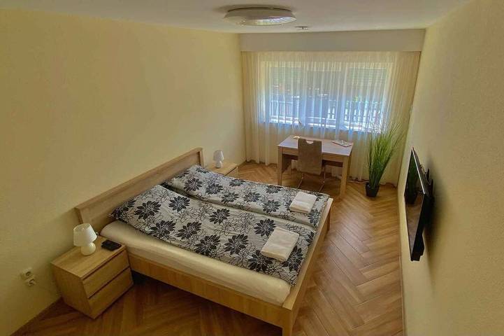 Ferienhaus mit geheiztem Aussenpool, Klima, Panorama auf Balaton in Balatonfűzfő, Plattensee nordufer