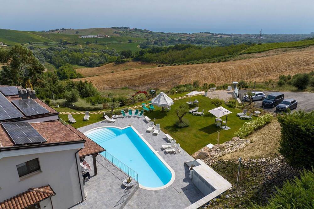 Appartement dans une maison de vacances avec piscine, climatisation, Wifi, Tv, patio, animaux admis in Silvi, Province de Pescara