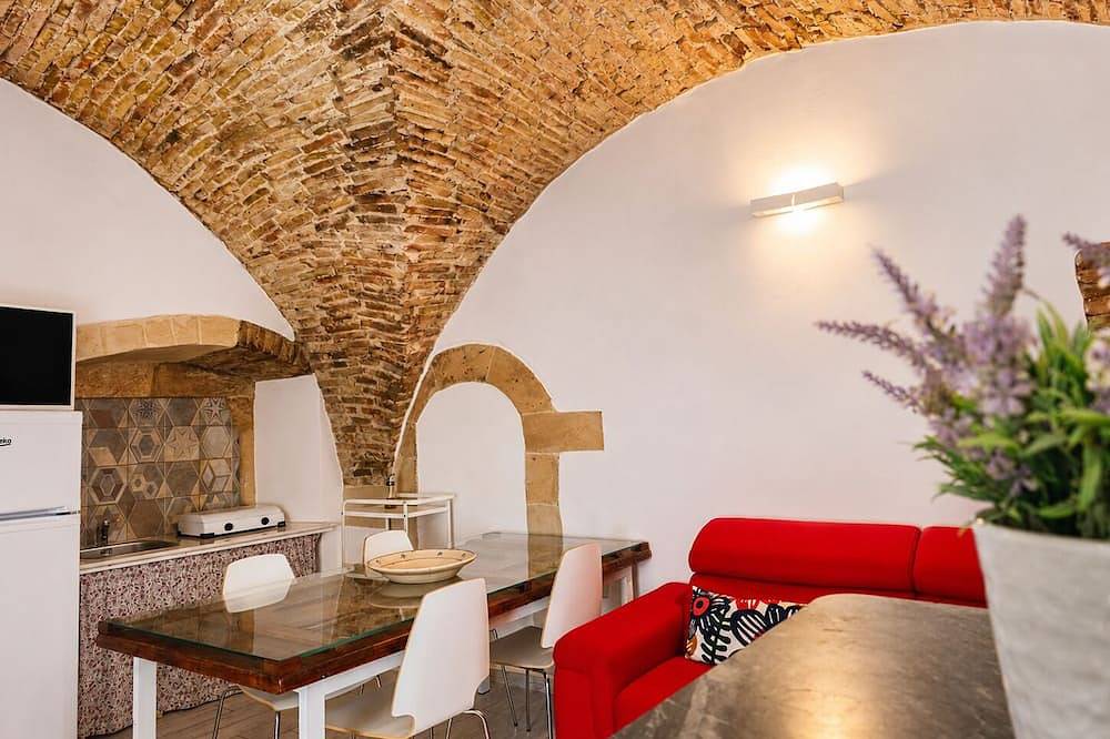 Charming Home Near Sassi di Matera & Abbey in Montescaglioso, Piana del Metaponto