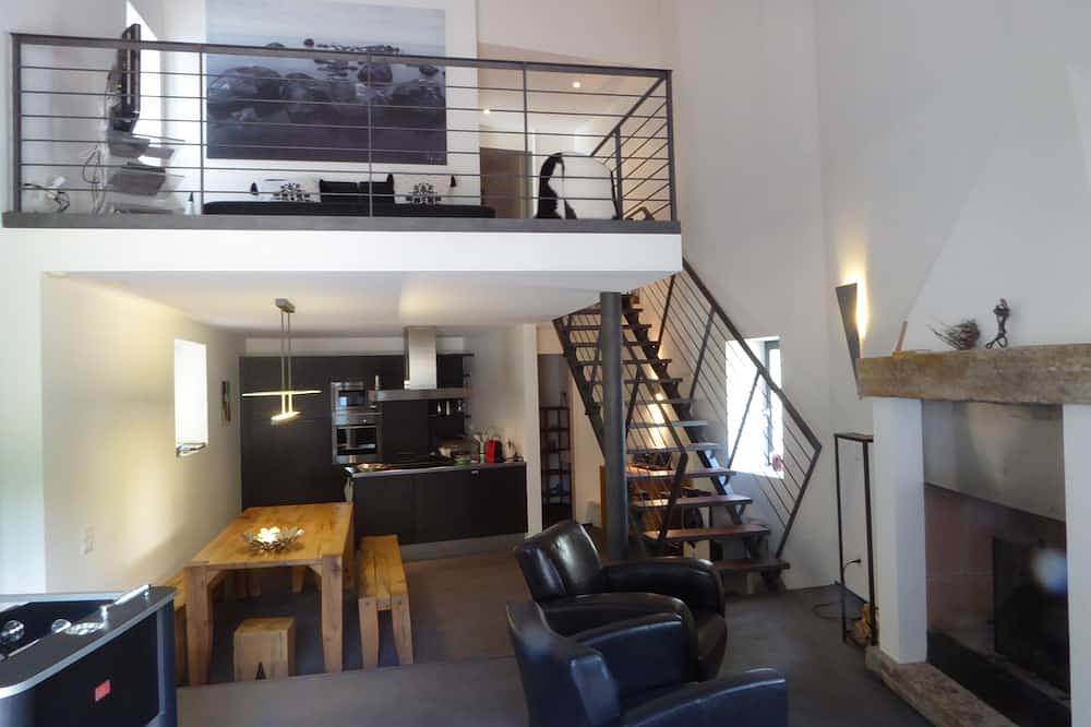 Ganze Wohnung, Moderne Loft im Tessin, ruhig gelegen, familienfreundlich, Pool in Vernate, Luganersee