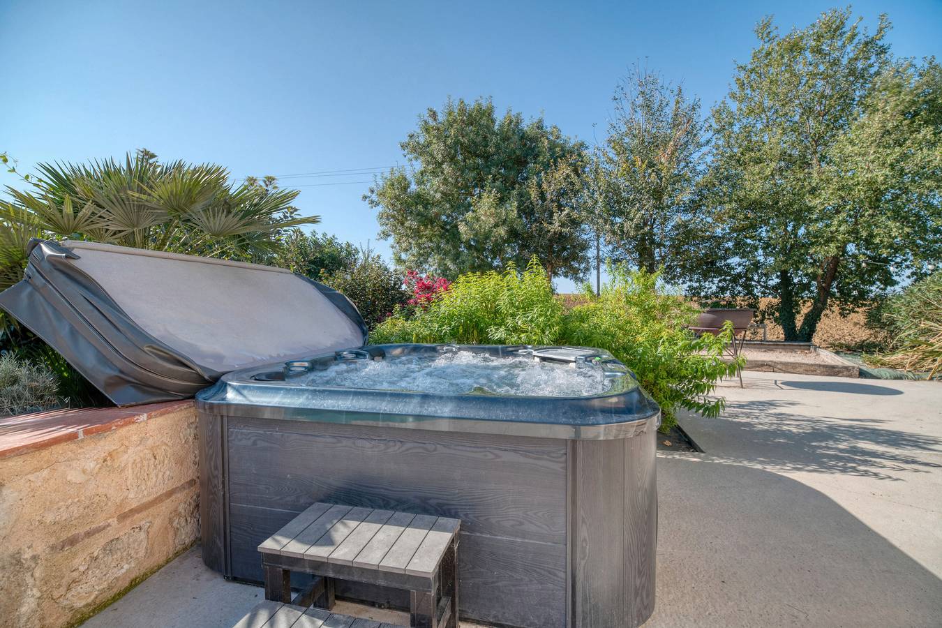 Villa Virginie Gîte 1 – Spacious Air-Conditioned House with Heated Pool and Spa in Faudoas, Tarn-et-Garonne