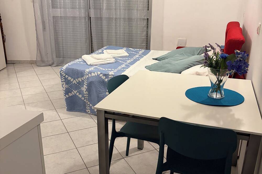 Apartamento entero, Lovely beachfront studio apartment with balcony facing the sea in Lido delle Nazioni, Provincia de Ferrara