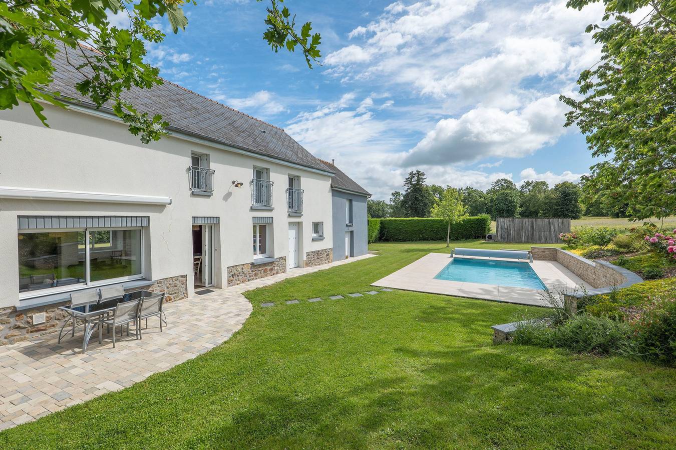 La Ville Barbier - Belle maison avec piscine in Guitté, Région de Dinan