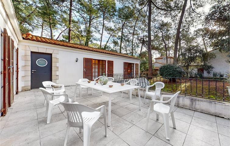 Location de vacances pour 9 personnes, avec terrasse à Saint-Georges-de-Didonne - 2