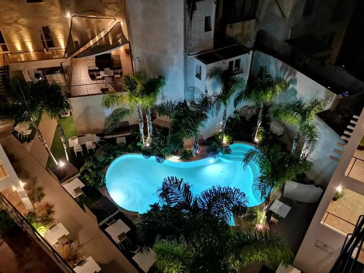 Hôtel pour 2 personnes, avec sauna et piscine ainsi que jacuzzi et terrasse