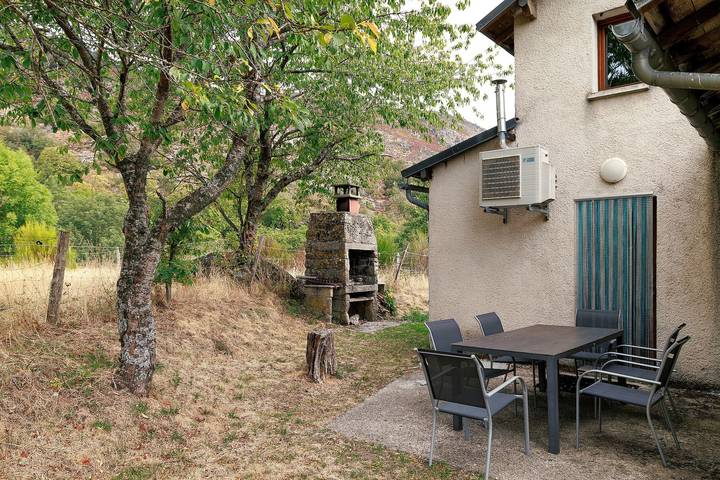 Maison de vacances 'Gîte Le Suquet' avec vue sur la montagne et terrasse privée in Dourbies, Parc national des Cévennes