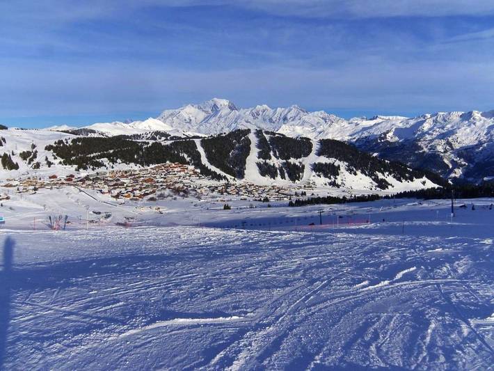 Chalet pour 8 personnes, avec Balcon et Jacuzzi ainsi que Terrasse et Piscine dans 
