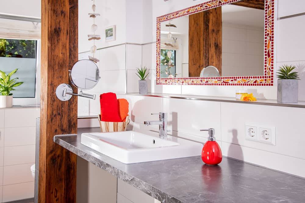 Ganze Wohnung, Wunderschöne Ferienwohnung 100 m² in renoviertem Bauernhaus auf dem Land in Amtzell, Württembergisches Allgäu