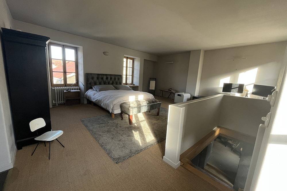 Rustic house in beautiful Burgundy in Noyers, Region Avallon