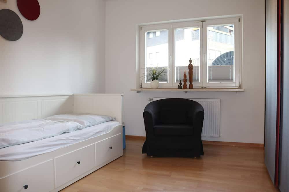 Ganze Wohnung, Sonnige Ferienwohnung - 2-5 Pers. - Landhaus-Villa - 1A Lage  - 115 qm in Garmisch-Partenkirchen, Bayerische Alpen