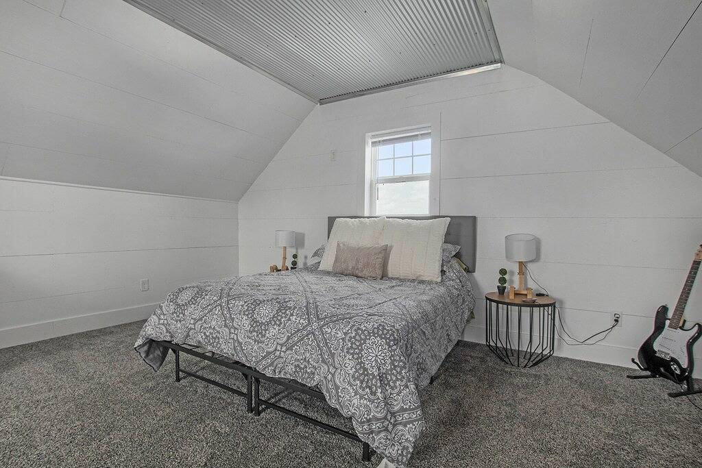 Farmhouse On 4 in Elkhart County