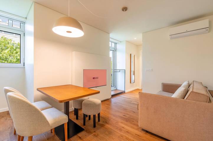 Ganze Wohnung, Ferienwohnung für 4 Personen mit Balkon in Avenidas Novas, Costa de Lisboa